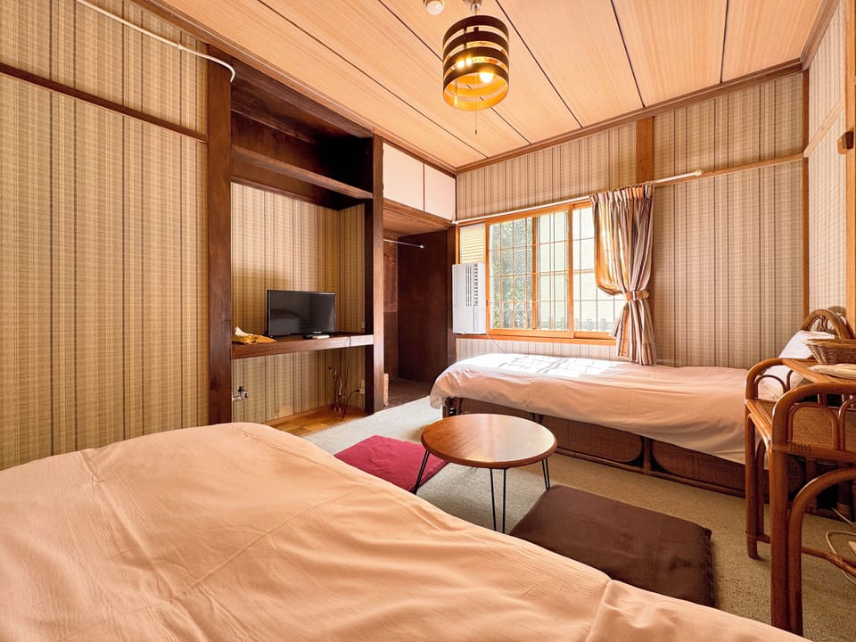 Twin Room, Shared Bathroom | Free WiFi, bed sheets