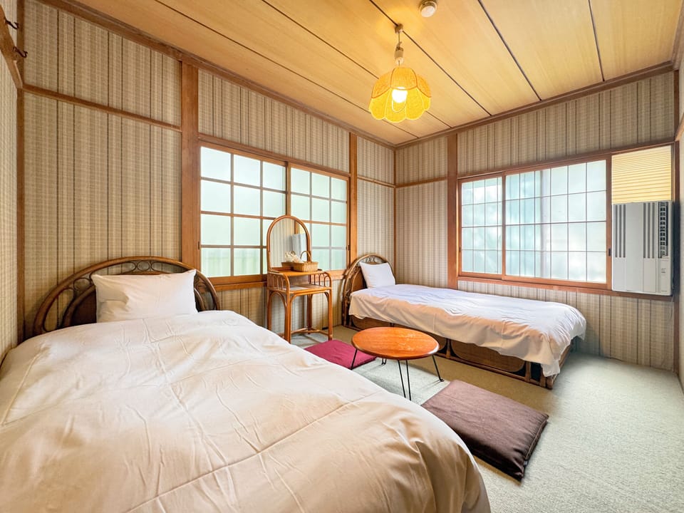 Twin Room, Shared Bathroom | WiFi (free), bed sheets