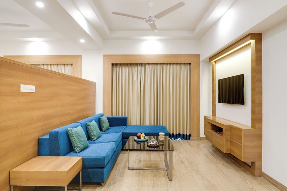 Executive Suite, 1 Bedroom | In-room safe, desk, blackout drapes, iron/ironing board