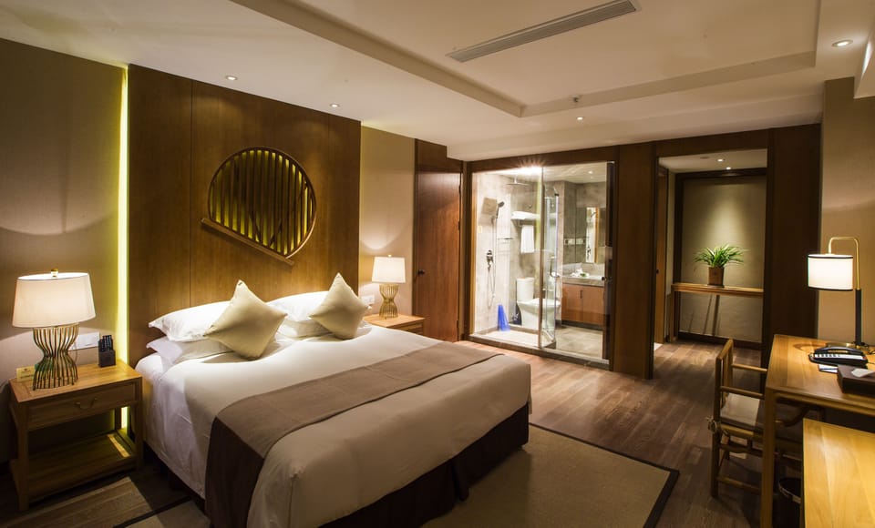 Executive Room | Premium bedding, in-room safe, desk, blackout drapes
