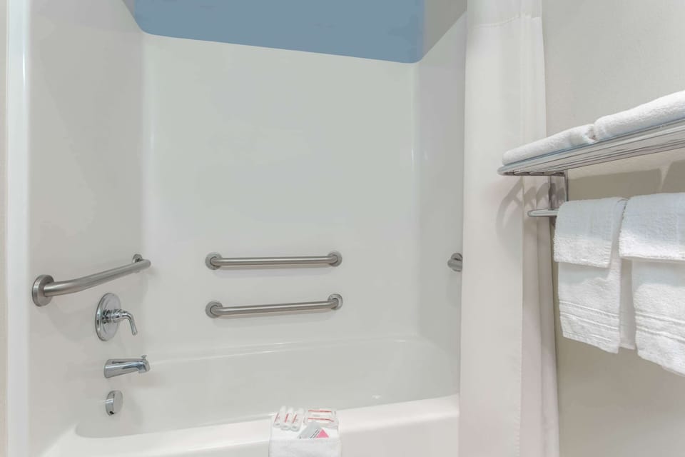 Microtel Inn & Suites by Wyndham Klamath Falls Hotel in Klamath Falls