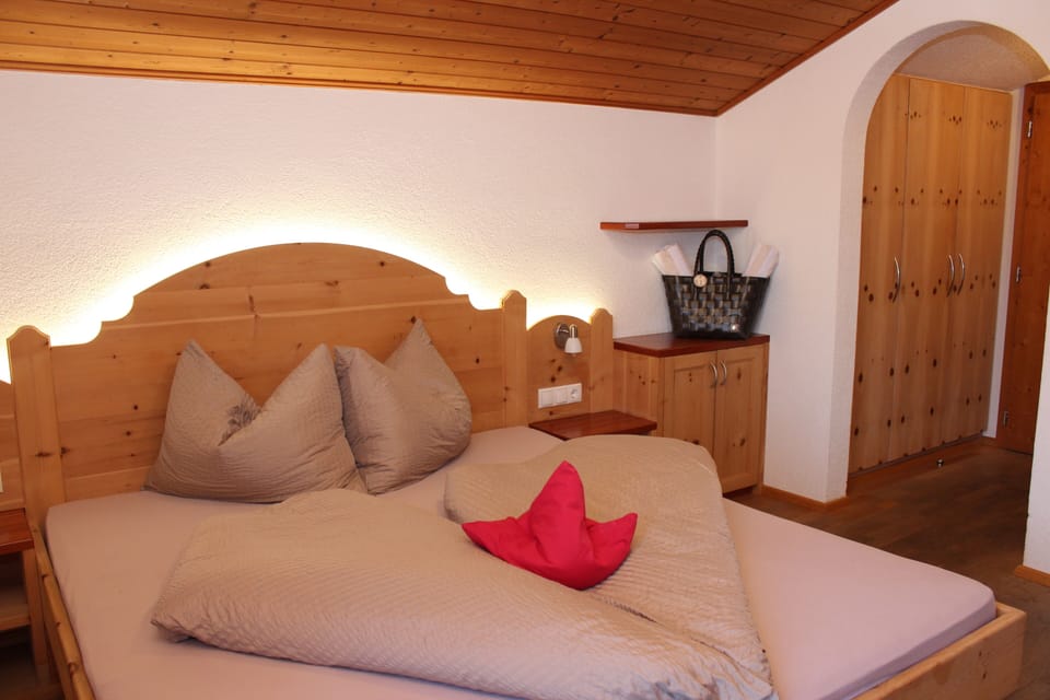 Standard Double Room, Valley View | Desk, free rollaway beds, free WiFi, bed sheets