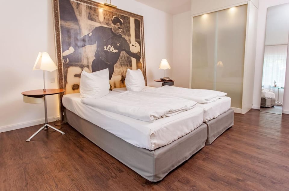 Comfort Room, 1 Queen Bed | Hypo-allergenic bedding, in-room safe, iron/ironing board, free WiFi