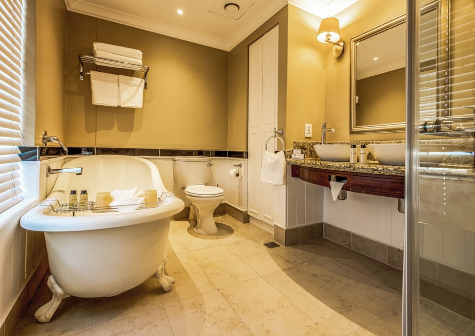 Presidential Suite | Bathroom | Separate tub and shower, hair dryer, towels, soap