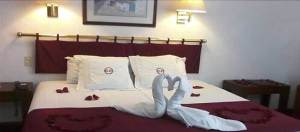 Minibar, in-room safe, desk, free cribs/infant beds