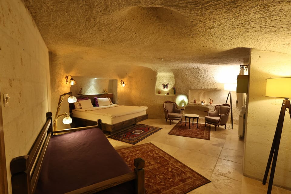 Deluxe Room | Egyptian cotton sheets, premium bedding, pillowtop beds, in-room safe
