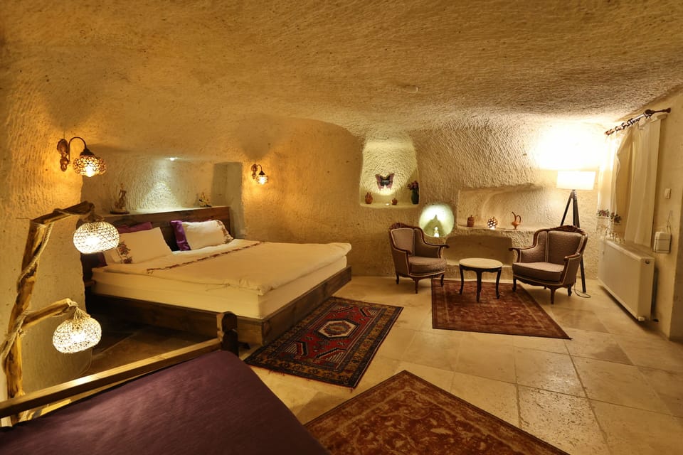Deluxe Room | Egyptian cotton sheets, premium bedding, pillowtop beds, in-room safe