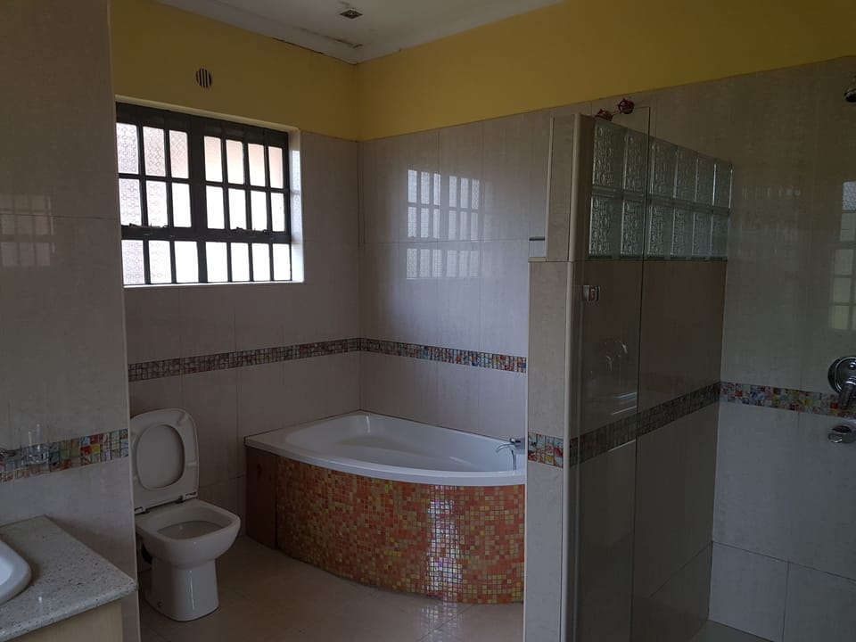 Deluxe Double or Twin Room, 1 King Bed, Garden View | Minibar, in-room safe, desk, blackout drapes
