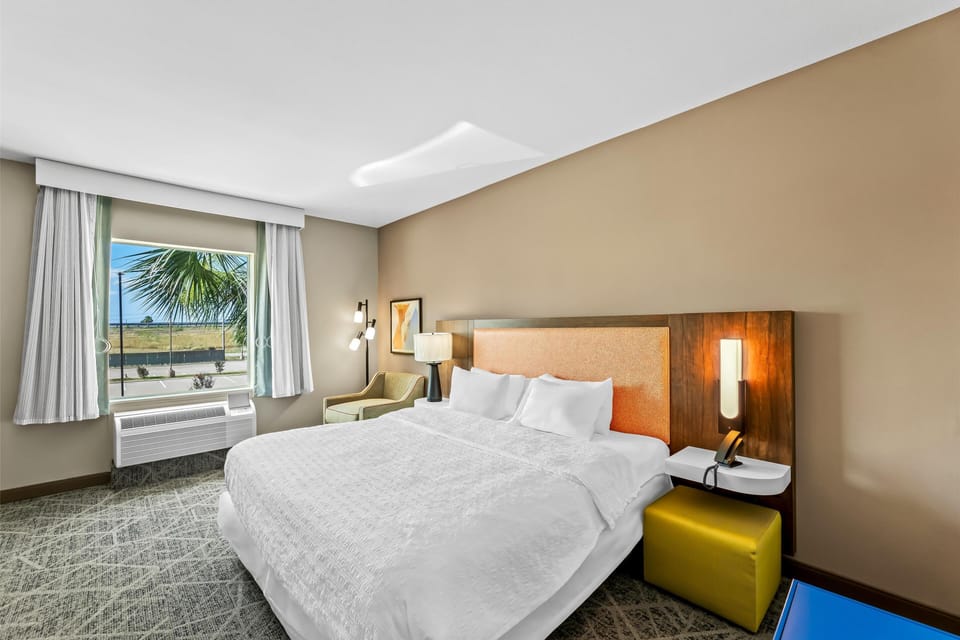 King, Room, Accessible, Non Smoking | In-room safe, desk, iron/ironing board, free WiFi