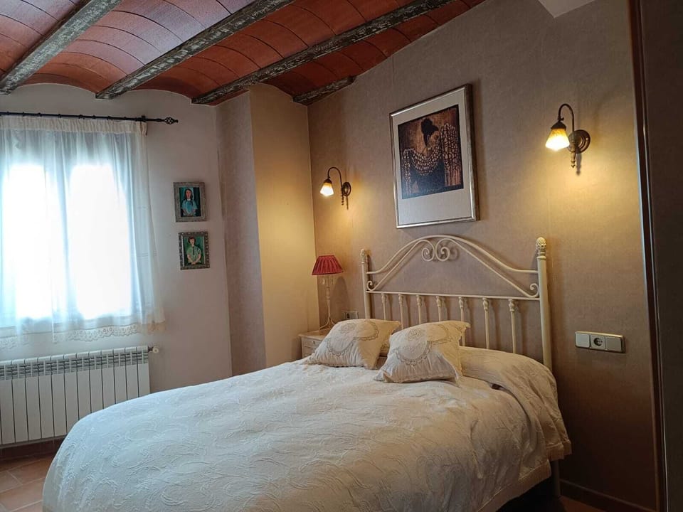 Comfort Apartment | Blackout drapes, free WiFi, bed sheets