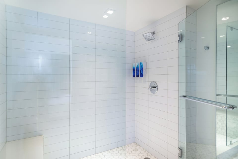 Bay View King Suite | Bathroom | Combined shower/tub, free toiletries, hair dryer, towels