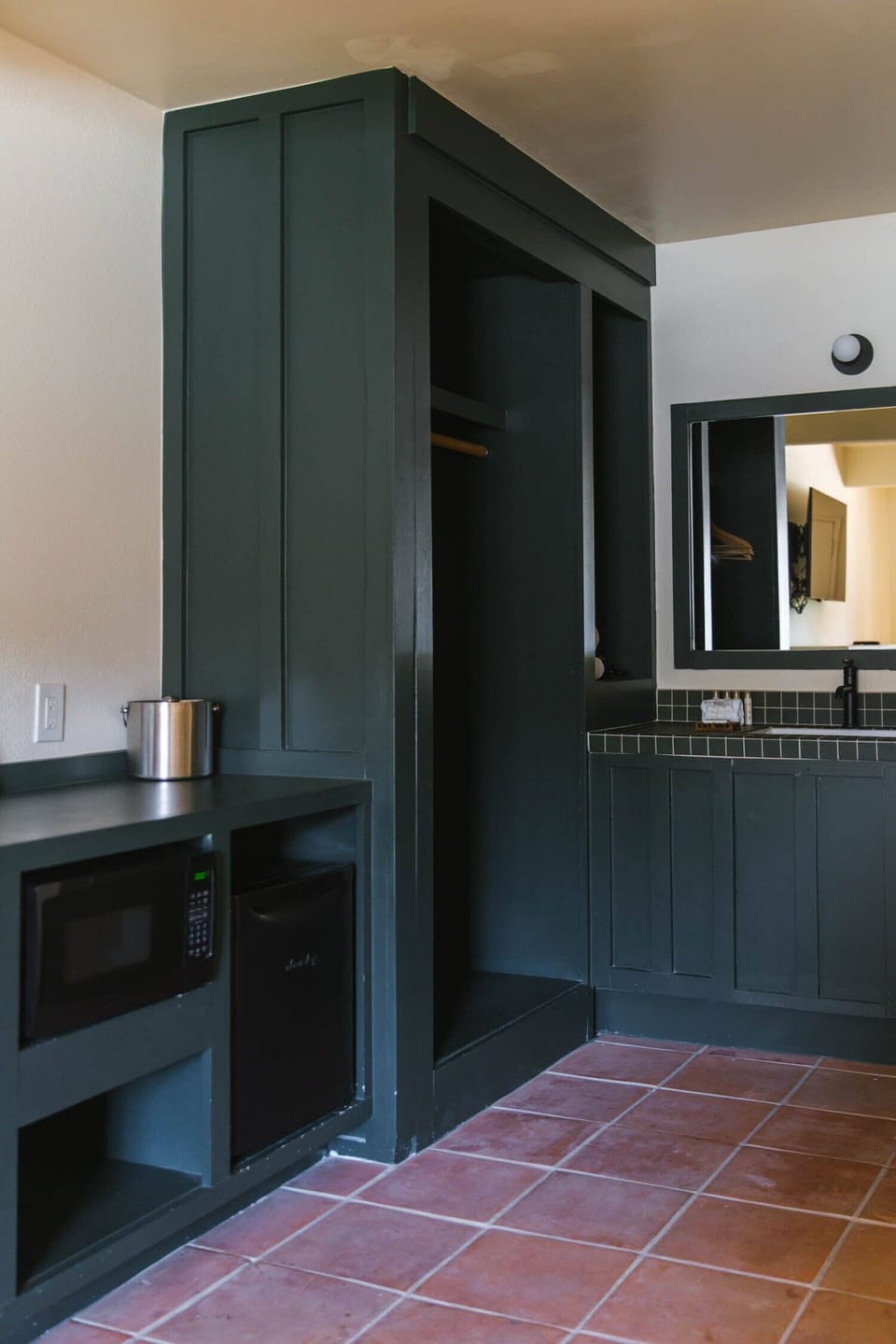 Deluxe Double Room | WiFi (free), alarm clocks, bed sheets