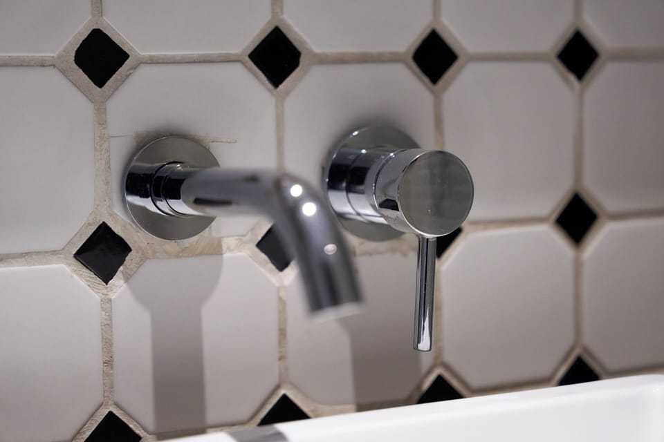 Design Suite | Bathroom | Shower, free toiletries, hair dryer, bathrobes