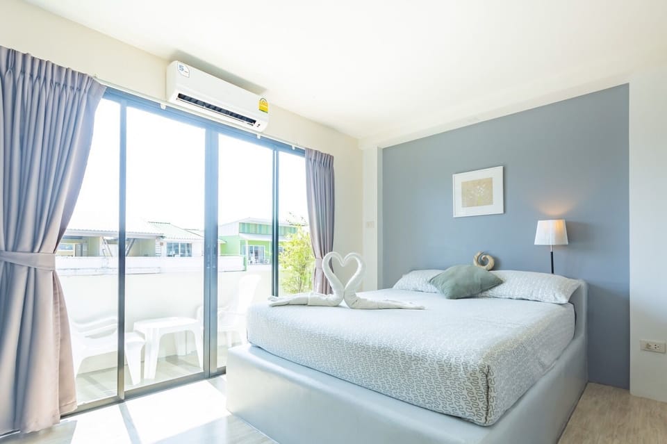 Superior Double Room, Balcony, Side Sea View | Minibar, in-room safe, desk, free WiFi