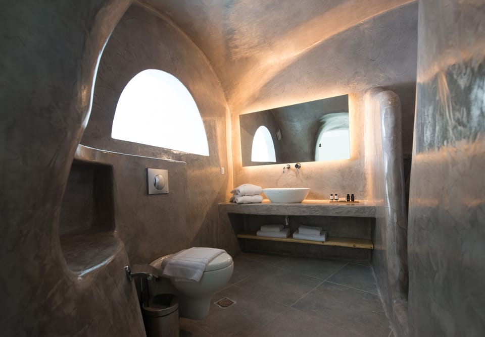 Family Suite with Caldera View and Private Jacuzzi | Bathroom | Shower, rainfall showerhead, designer toiletries, hair dryer