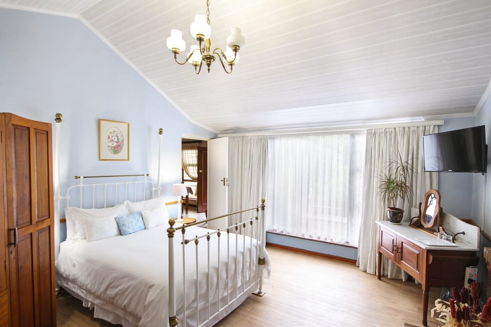 Standard Double Room | In-room safe, desk, laptop workspace, blackout drapes