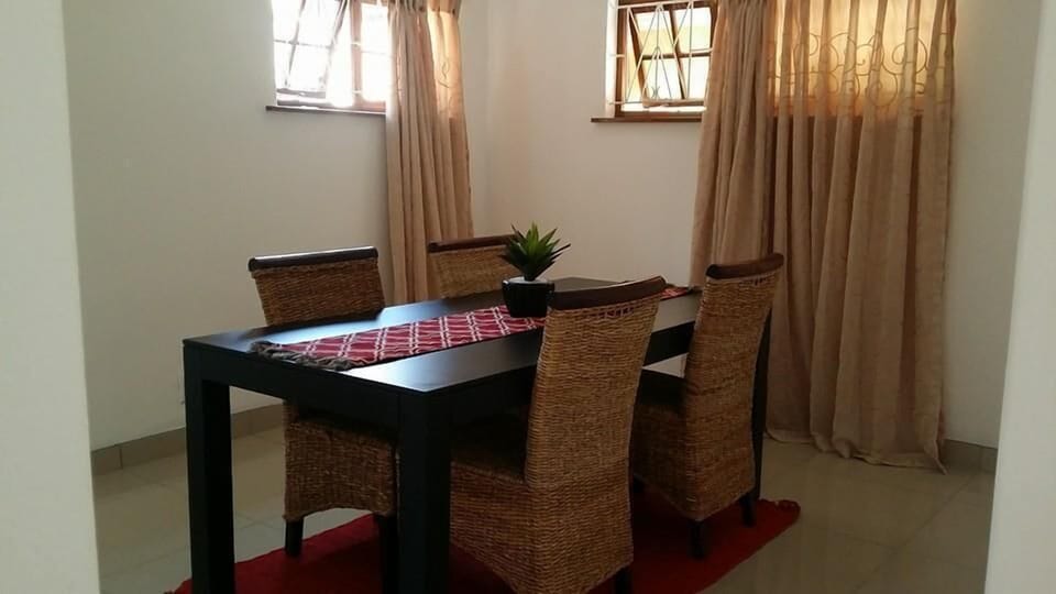 House | In-room dining