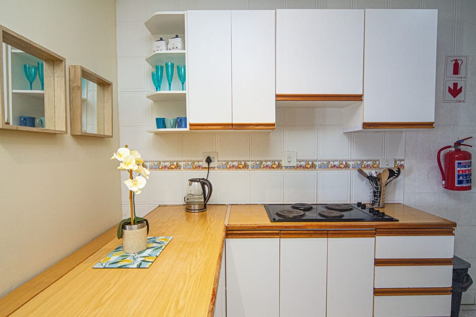 Sea-facing apartment | Private kitchen | Coffee/tea maker
