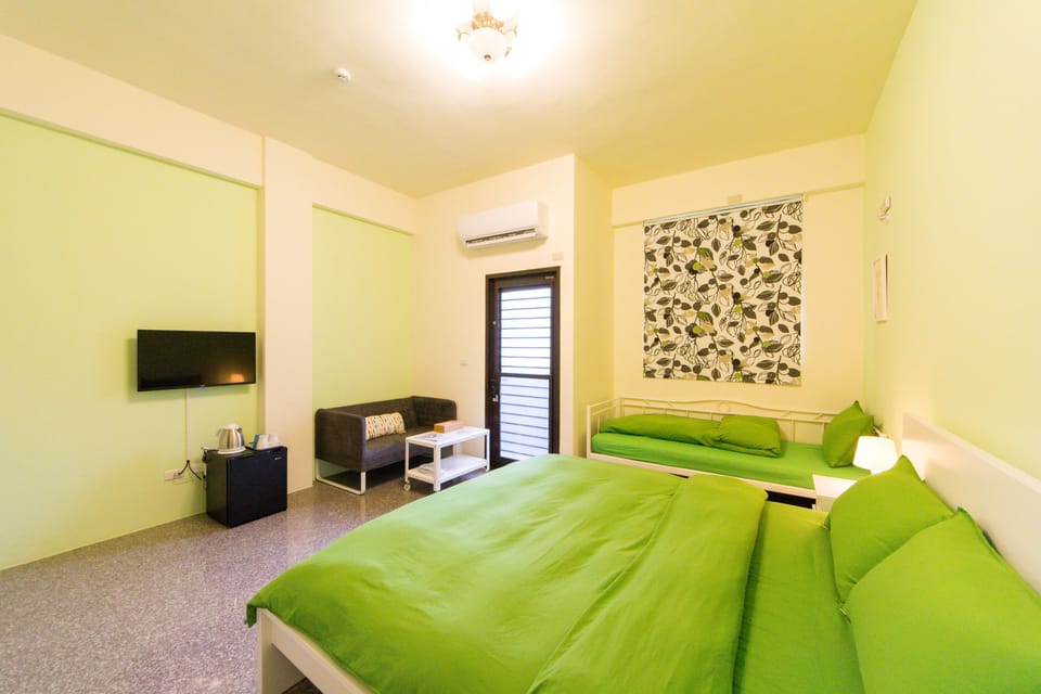 Triple Room (Green) | Down comforters, blackout drapes, cribs (free), WiFi (free)