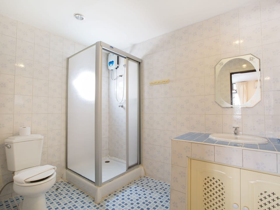 Room | Bathroom | Shower, towels
