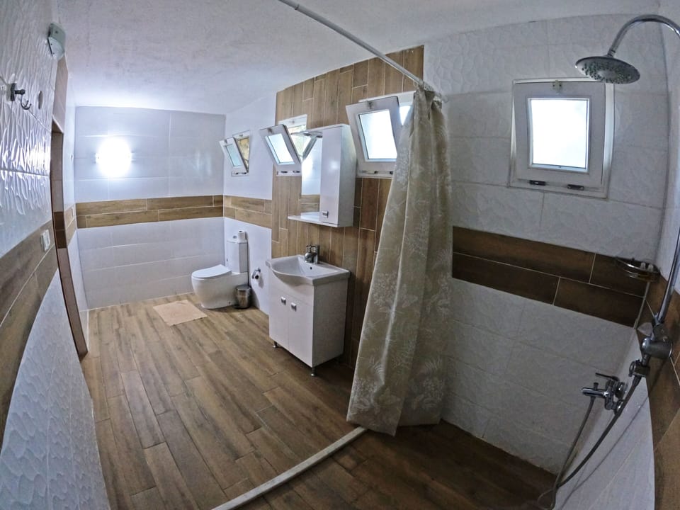 Classic Single Room, 1 Twin Bed | Bathroom | Combined shower/tub, deep soaking tub, rainfall showerhead, hair dryer