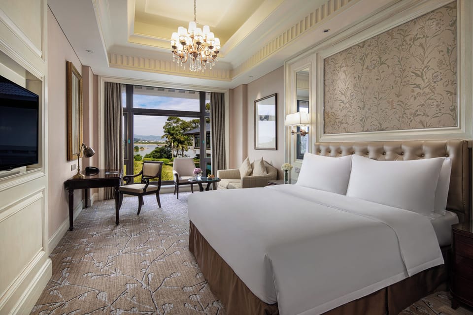 Deluxe Garden View King Size Room | Premium bedding, down comforters, minibar, in-room safe