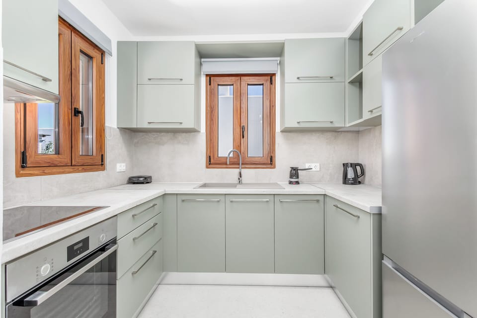 Executive Duplex, 2 Bedrooms | Private kitchen | Full-size fridge, oven, stovetop, dishwasher