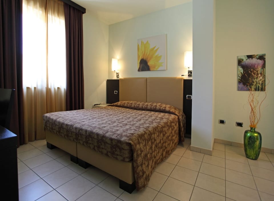 Junior Suite | Minibar, soundproofing, iron/ironing board (on request)