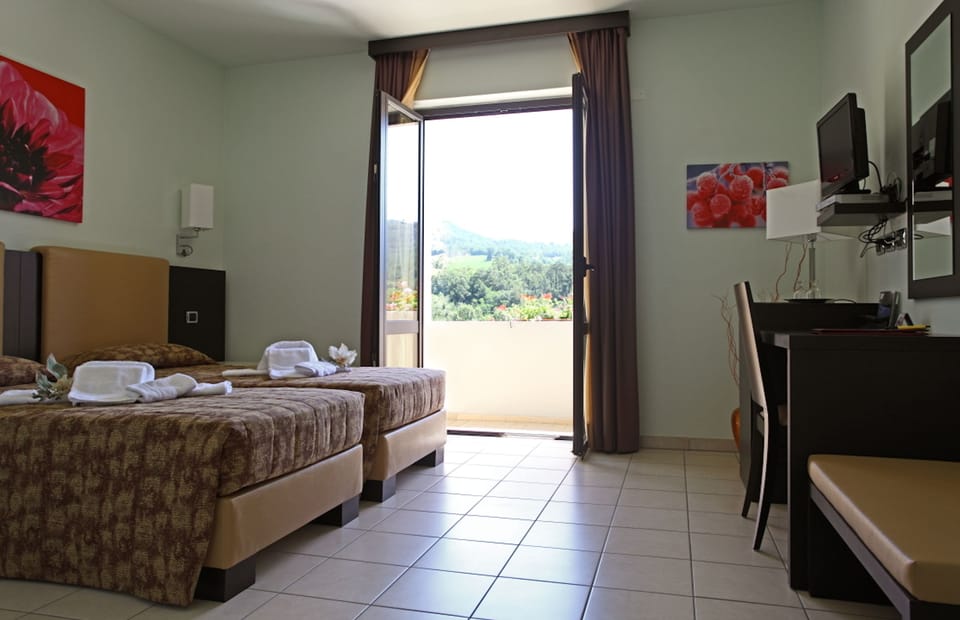 Junior Suite | Minibar, soundproofing, iron/ironing board (on request)