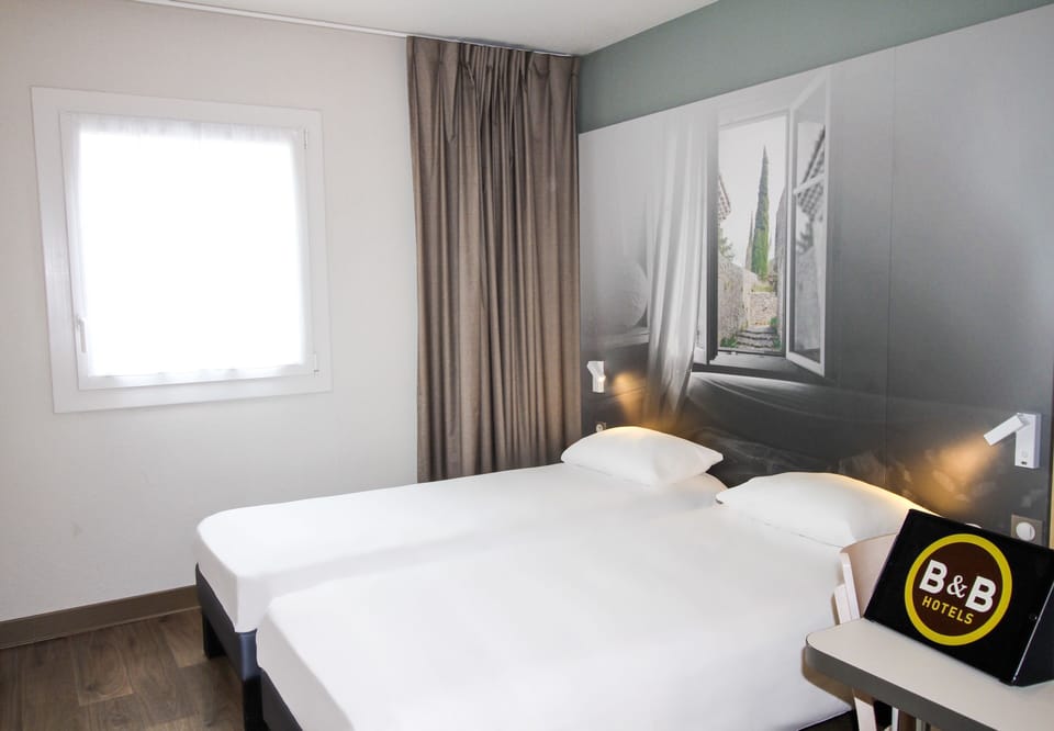 Premium bedding, desk, blackout drapes, soundproofing
