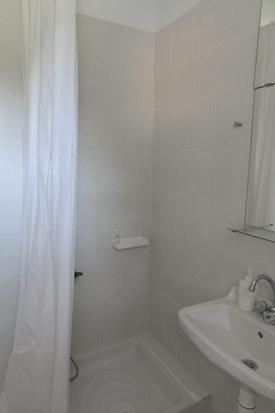 Deluxe Double Room, 1 Double Bed, Balcony, Courtyard View | Bathroom | Shower, free toiletries, hair dryer, towels