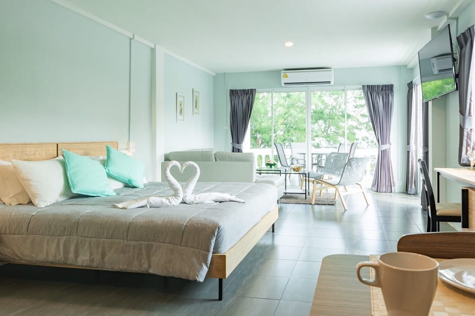 1 bedroom, premium bedding, minibar, in-room safe