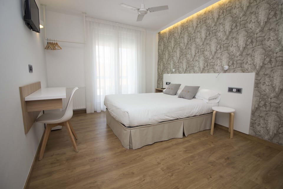 Family Triple Room | Premium bedding, desk, blackout drapes, iron/ironing board