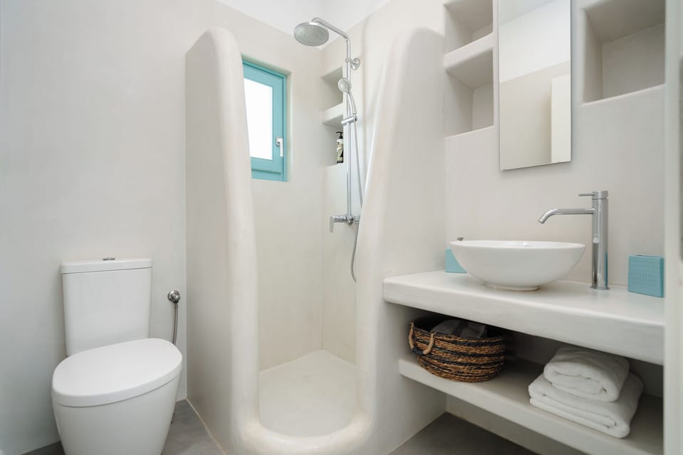 House, 3 Bedrooms | Bathroom | Shower, free toiletries, hair dryer, towels