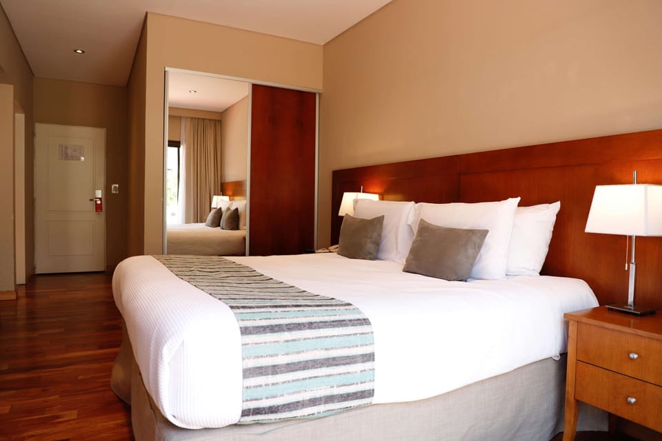 Superior Room, 1 King Bed | Minibar, in-room safe, desk, iron/ironing board