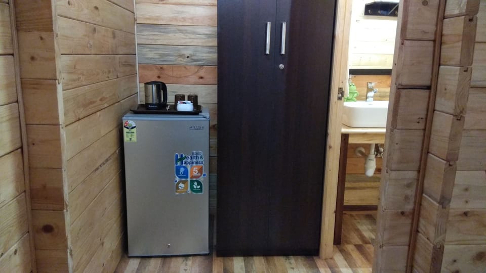 Basic Cottage, 1 Double Bed, Pool View | Mini-refrigerator