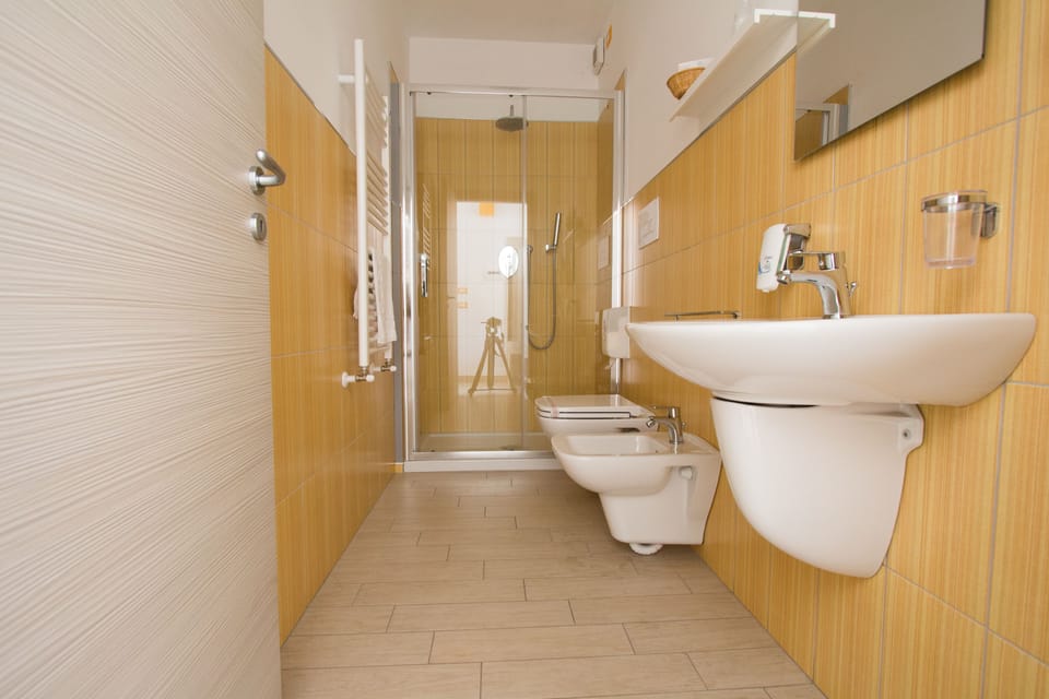 Quadruple Room, Terrace | Bathroom | Shower, hair dryer, bidet, towels