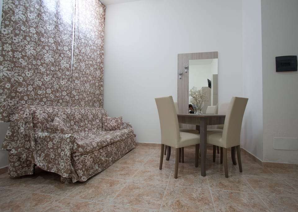 Comfort Apartment, 2 Bedrooms, 2 Bathrooms | Desk, iron/ironing board, rollaway beds, free WiFi