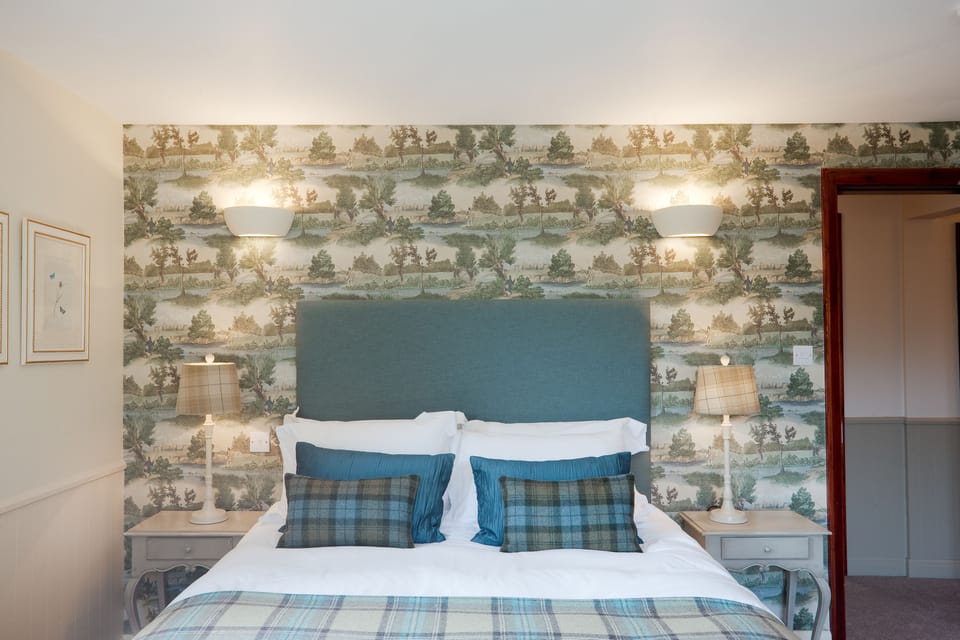 Comfy King Room | 1 bedroom, desk, iron/ironing board, rollaway beds