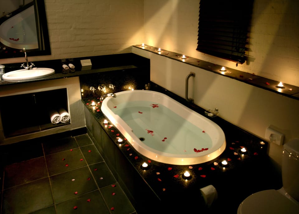 Separate tub and shower, deep soaking tub, free toiletries, hair dryer