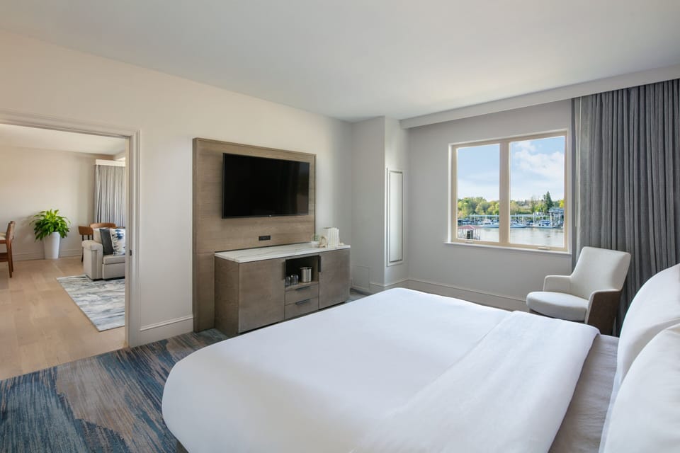1 Bedroom Vice Presidential Suite, 1 King, Sofa Bed, River View, Balcony | Egyptian cotton sheets, premium bedding, down comforters, pillowtop beds
