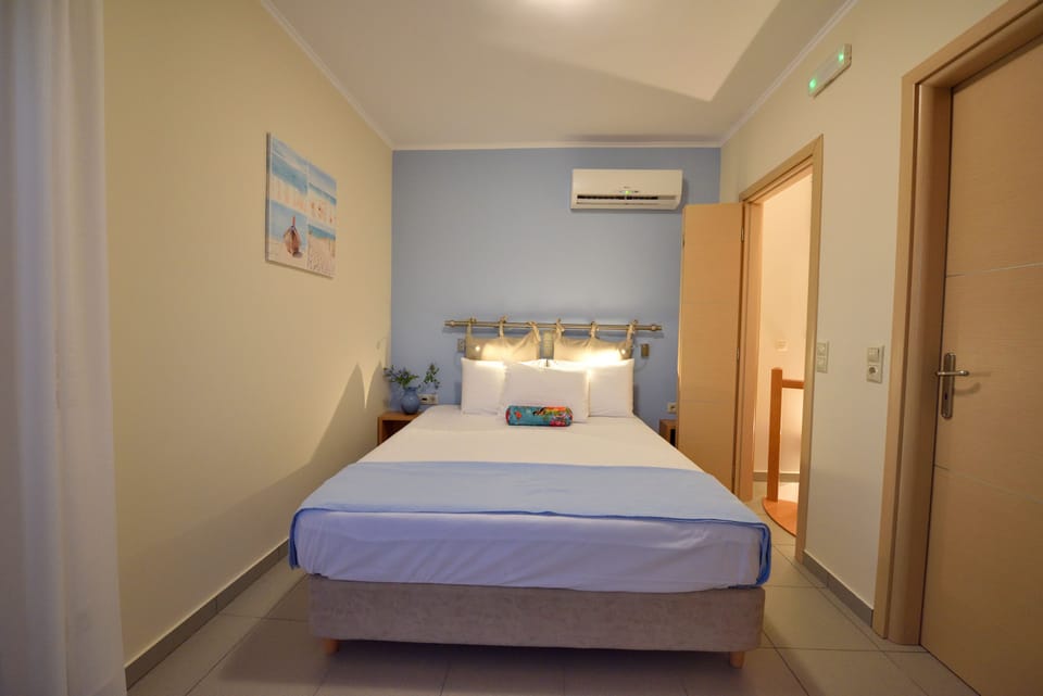 Family Duplex | 1 bedroom, in-room safe, desk, soundproofing