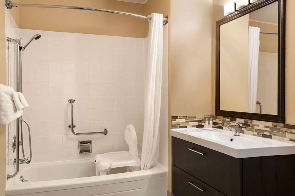 Travelodge by Wyndham Kenora Hotel in Kenora
