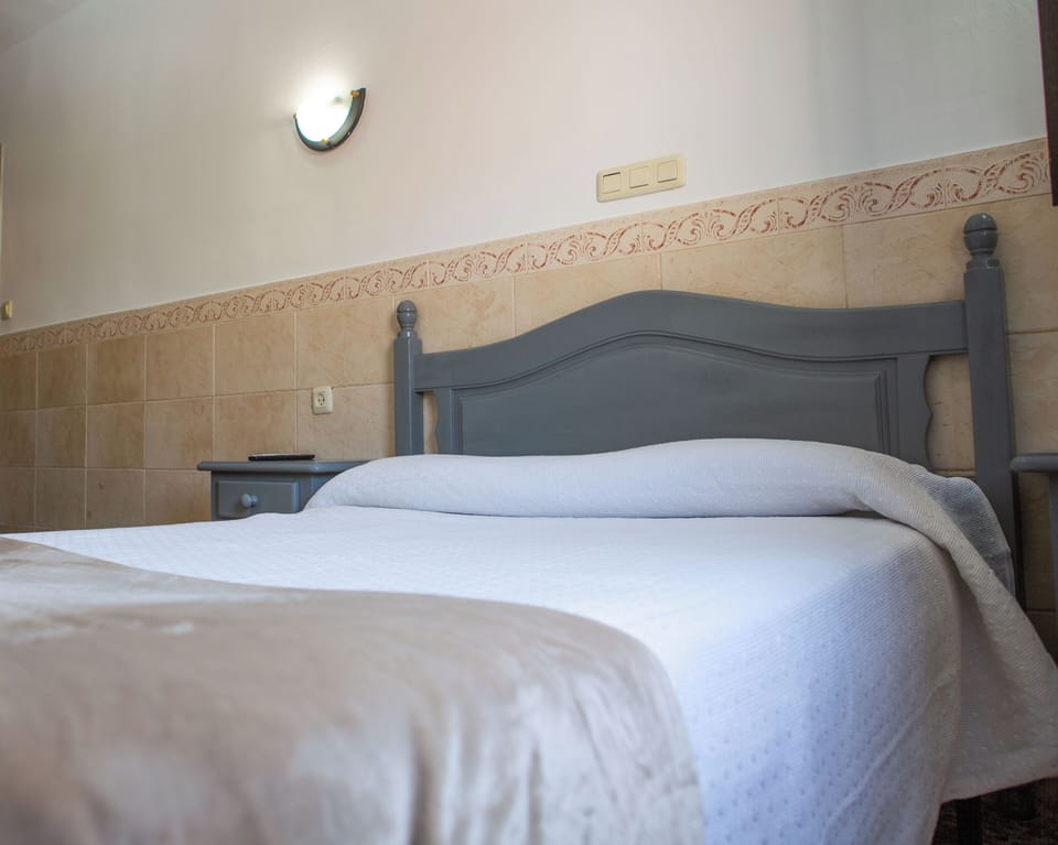 Double Room | In-room safe, desk, soundproofing, WiFi (free)