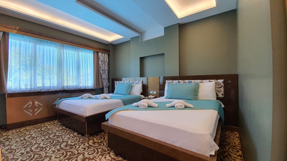 Deluxe Room, Non Smoking | Premium bedding, minibar, individually decorated, soundproofing