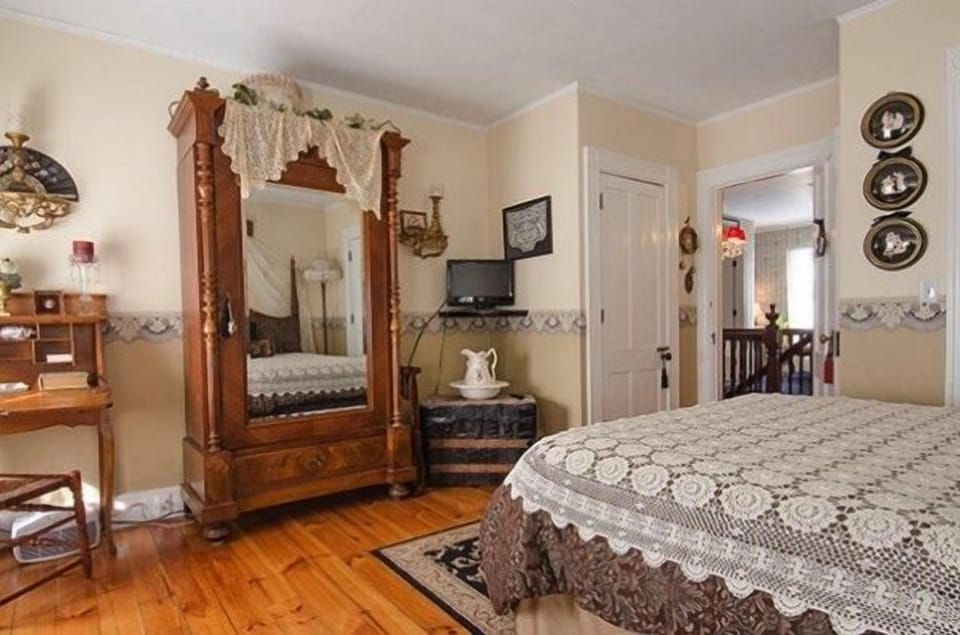 The Tower Room | Premium bedding, individually decorated, individually furnished, desk