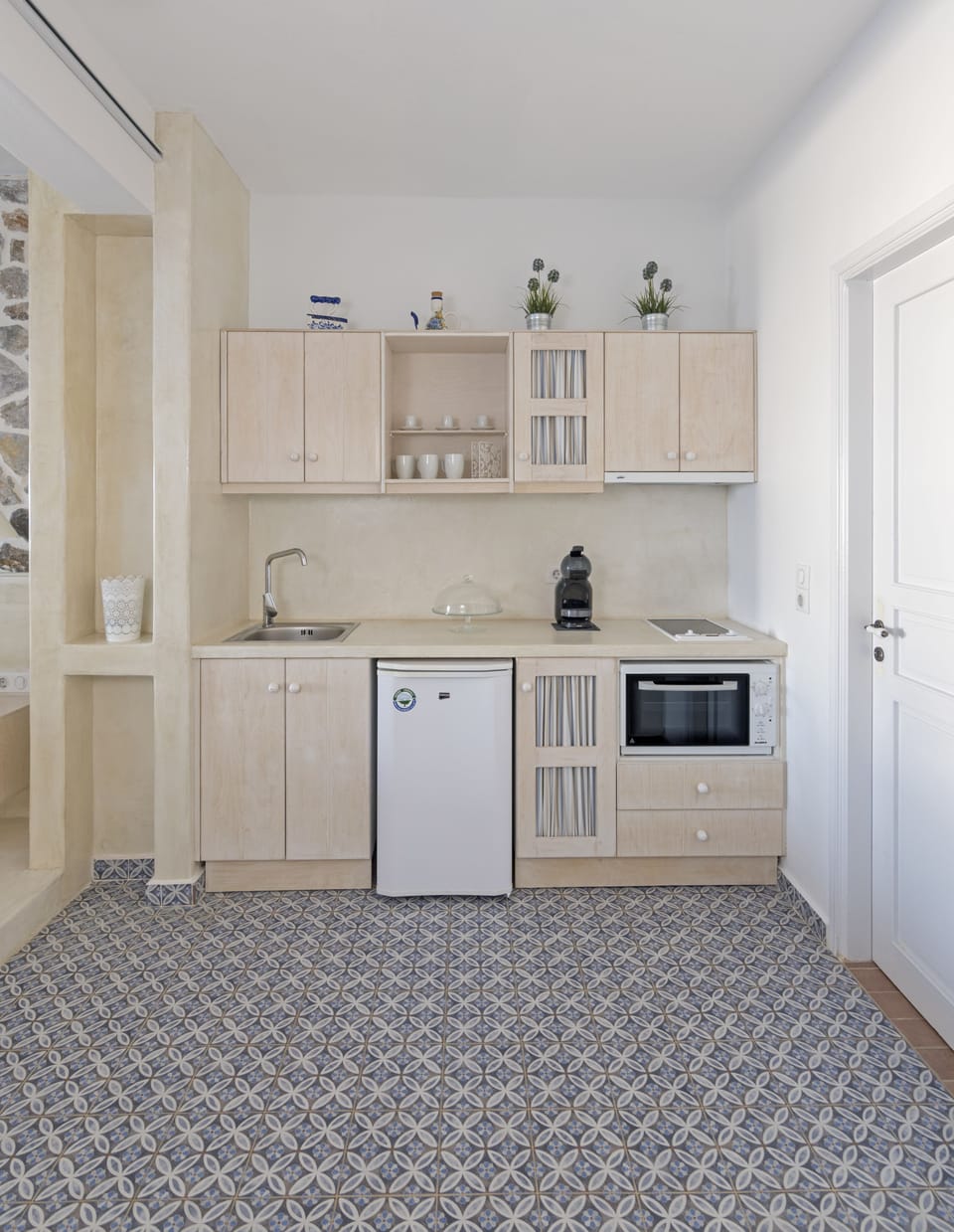 Luxury Triple Room | Private kitchen | Full-size fridge, microwave, stovetop, espresso maker