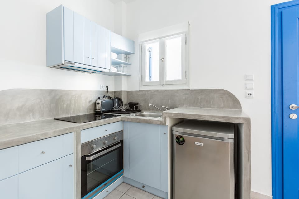 Traditional Apartment (by Cocomat) | Private kitchen | Fridge, oven, stovetop, espresso maker