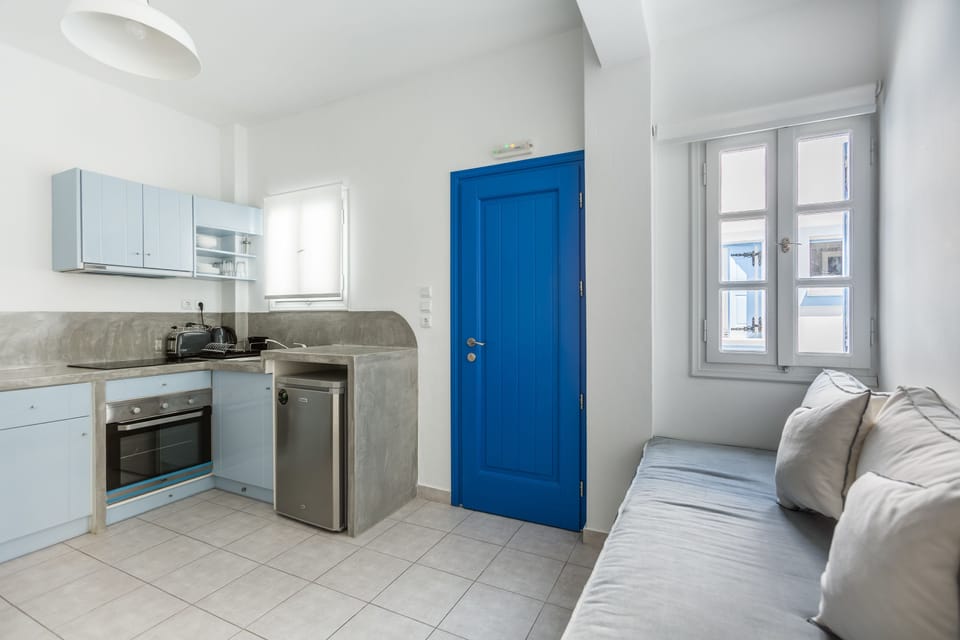 Traditional Apartment (by Cocomat) | Living area | 32-inch flat-screen TV with satellite channels, TV