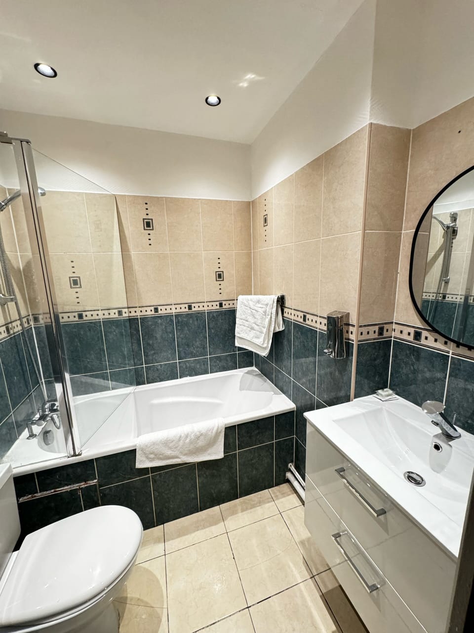 Bathtub, free toiletries, hair dryer, towels